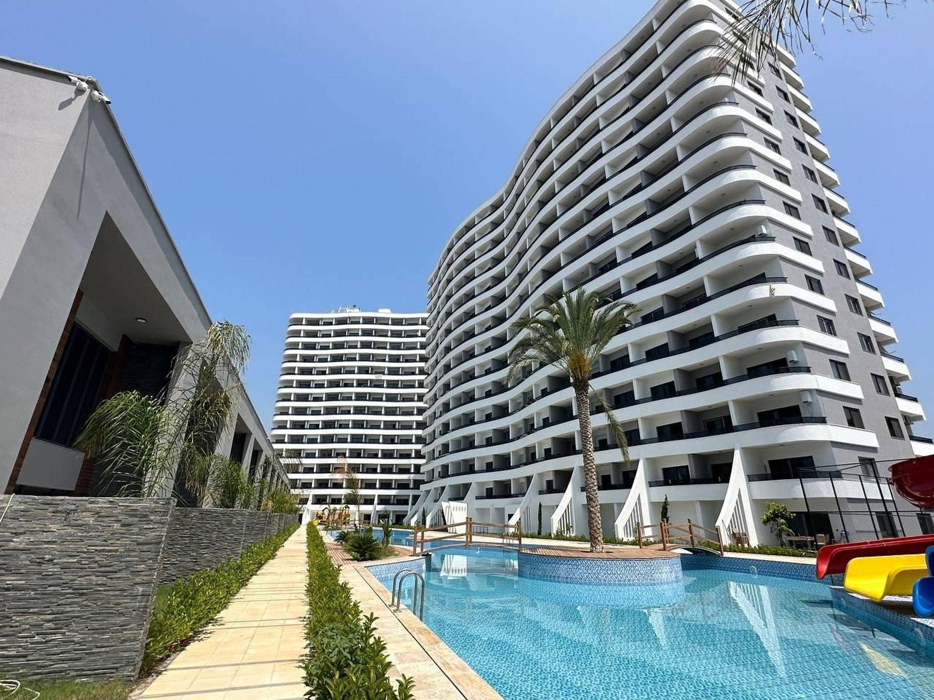 One-bedroom spacious apartment for sale in Erdemli, Mersin