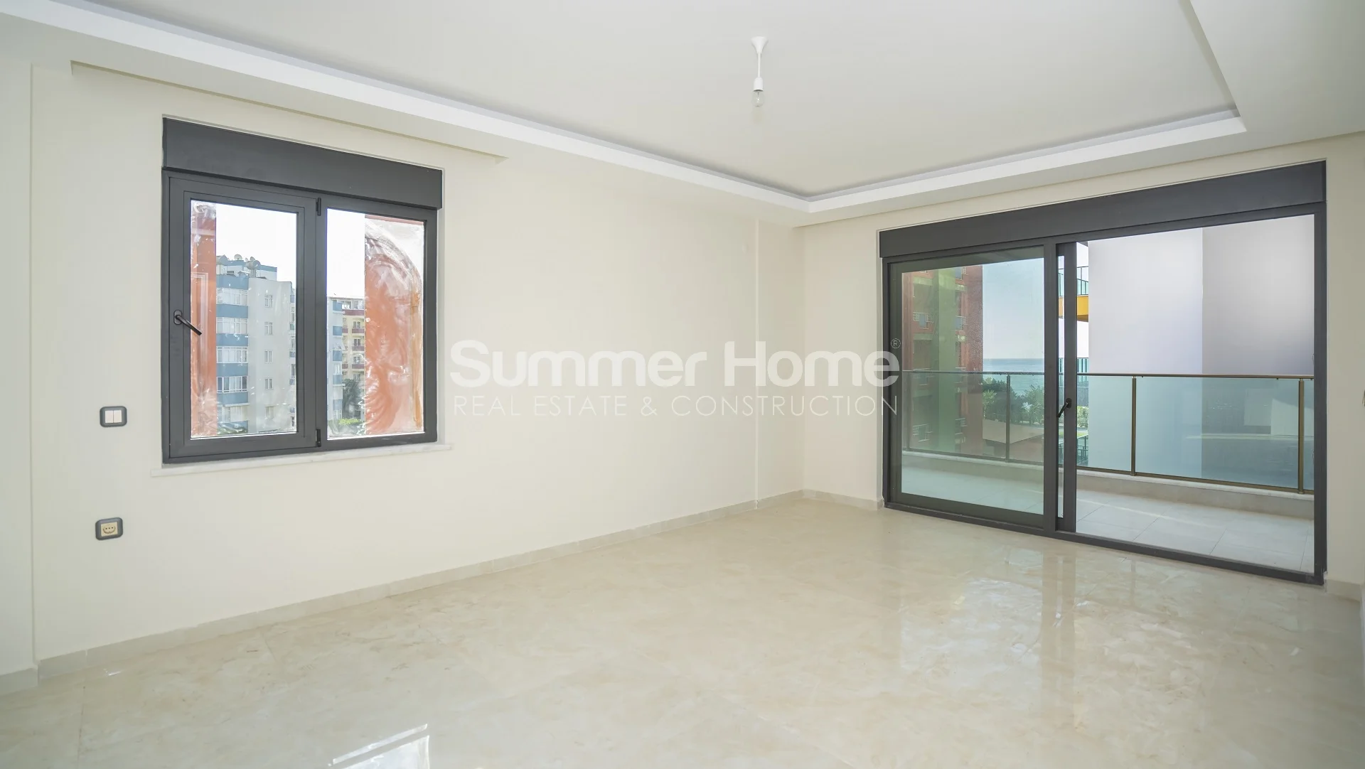High Standard Apartments Providing Amazing Sea View and Beachfront Location in  Alanya, Mahmutlar Interior - 10