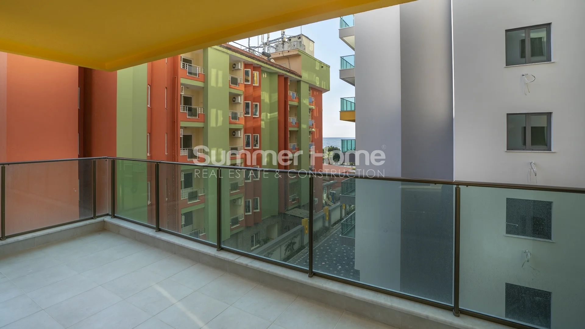 High Standard Apartments Providing Amazing Sea View and Beachfront Location in  Alanya, Mahmutlar Interior - 11