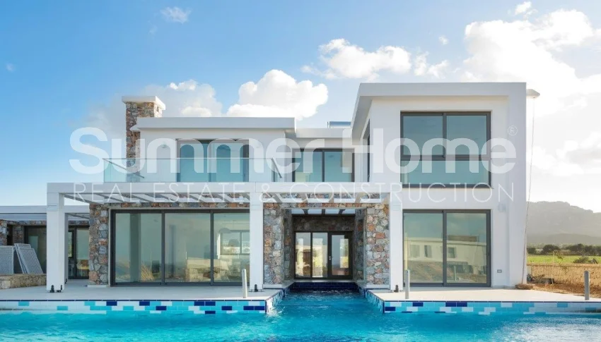 Rummelige dupleksvillaer i luksuriøst design med unik placering på Cypern