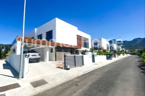 Recently completed well-located villas in Kyrenia, Cyprus General - 1